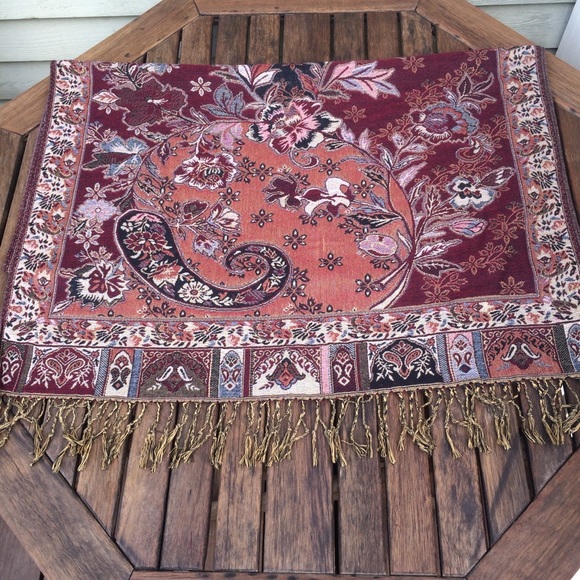 Large Wrap/Shawl - Picture 1 of 2